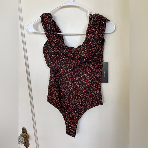 Lulu's Floral Bodysuit - new sweetheart style neckline - Picture 5 of 9